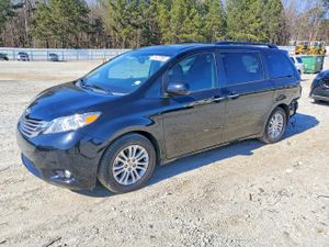 Toyota Sienna XLE 3.5L 6 2015