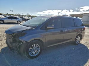 Toyota Sienna XLE 3.5L 6 2015