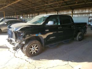 Toyota Tundra CREWMAX SR5 5.7L 8 2015