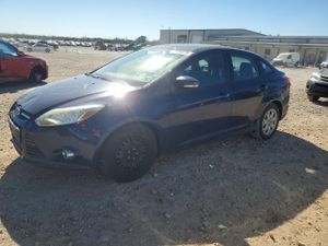 Ford Focus SE 2.0L 4 2012