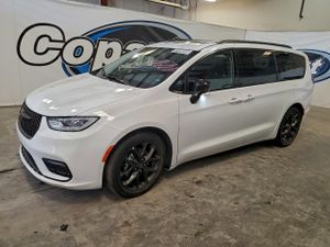 Chrysler Pacifica LIMITED 3.6L 6 2025