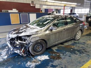 Ford Focus SE 2.0L 4 2014