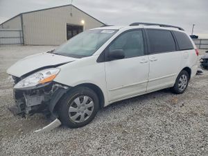 Toyota Sienna CE 3.5L 6 2010
