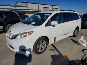 Toyota Sienna LE 3.5L 6 2015