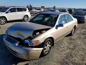 Toyota Camry LE 3.0L 6 1999