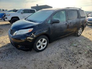 Toyota Sienna LE 3.5L 6 2013