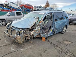 Toyota Sienna XLE 3.3L 6 2005