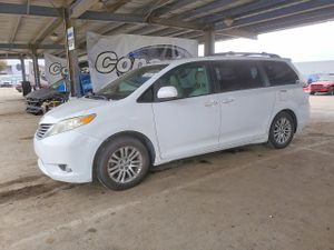 Toyota Sienna XLE 3.5L 6 2011