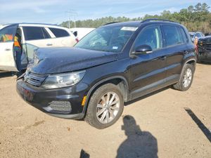 Volkswagen Tiguan S 2.0L 4 2015