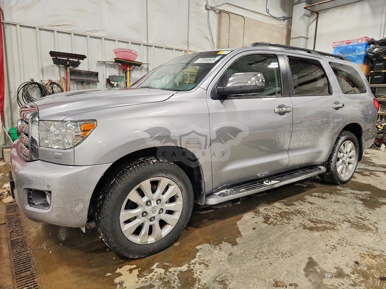 Toyota Sequoia PLATINUM 5.7L 8 2011