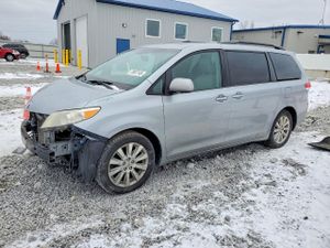 Toyota Sienna XLE 3.5L 6 2012