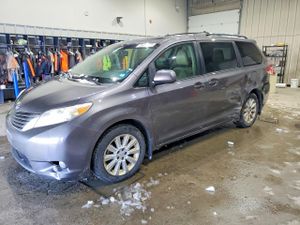 Toyota Sienna XLE 3.5L 6 2011