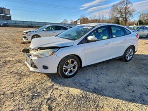 Ford Focus SE 2.0L 4 2013