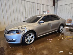 Volkswagen Passat SE 2.0L 4 2013