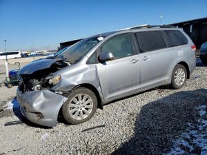 Toyota Sienna LE 3.5L 6 2014