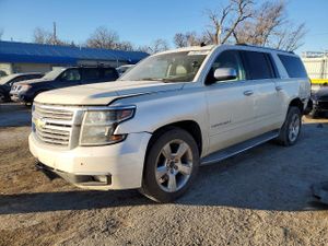 Chevrolet Suburban 5.3L 8 2015