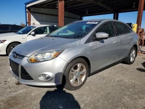 Ford Focus SE 2.0L 4 2012