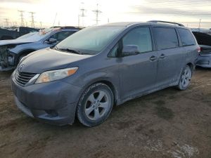Toyota Sienna LE 3.5L 6 2011