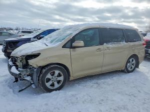 Toyota Sienna LE 3.5L 6 2011
