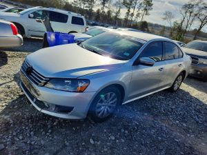 Volkswagen Passat S 2.5L 5 2013