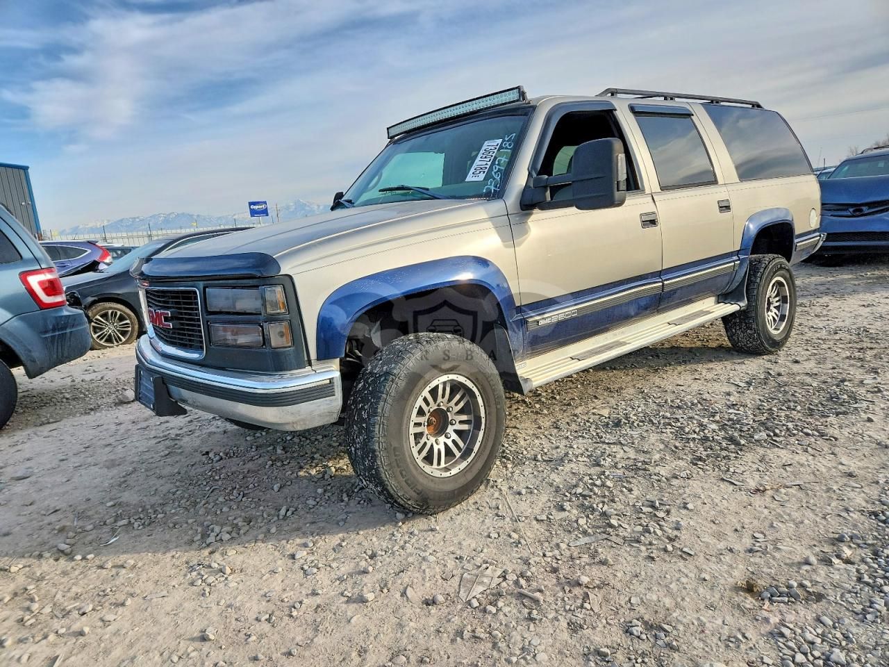 GMC Suburban K2500 7.4L 8 1998