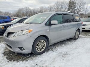 Toyota Sienna XLE 3.5L 6 2011