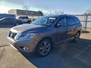 Nissan Pathfinder S 3.5L 6 2014
