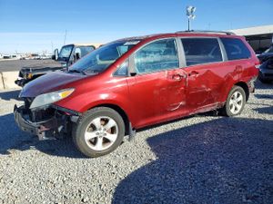 Toyota Sienna LE 3.5L 6 2011
