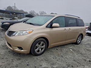 Toyota Sienna LE 3.5L 6 2013