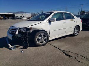 Toyota Corolla BASE 1.8L 4 2013