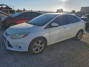 Ford Focus SE 2.0L 4 2014