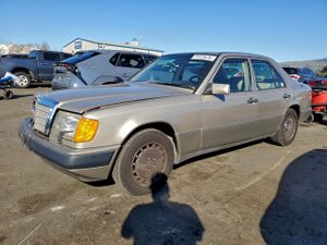 Mercedes-Benz 300 E 3.0L 6 1990