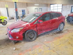 Ford Focus SE 2.0L 4 2012