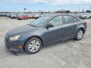 Chevrolet Cruze LS 1.8L 4 2013