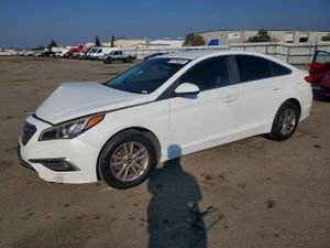 Hyundai Sonata SE 2.4L 4 2015
