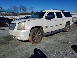 GMC Yukon DENALI 6.2L 8 2011