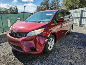 Toyota Sienna LE 3.5L 6 2014