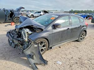 Ford Focus SE 2.0L 4 2013