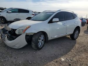 Nissan Rogue S 2.5L 4 2013