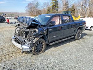 Toyota Tundra CREWMAX SR5 5.7L 8 2015