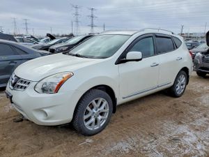 Nissan Rogue S 2.5L 4 2013