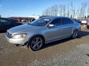 Volkswagen Passat SEL 2.0L 4 2013