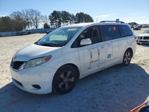 Toyota Sienna LE 3.5L 6 2014