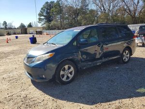 Toyota Sienna LE 3.5L 6 2012