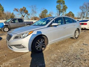 Hyundai Sonata SE 2.4L 4 2015