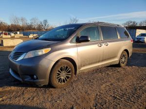 Toyota Sienna XLE 3.5L 6 2012