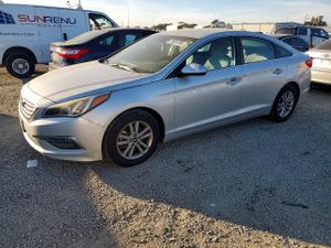 Hyundai Sonata SE 2.4L 4 2015