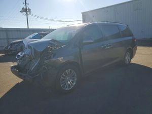 Toyota Sienna XLE 3.5L 6 2012