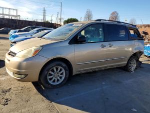 Toyota Sienna CE 3.3L 6 2004
