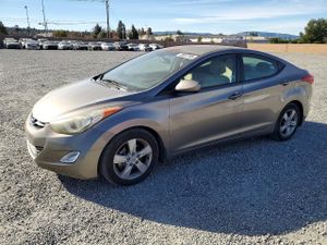 Hyundai Elantra GLS 1.8L 4 2013